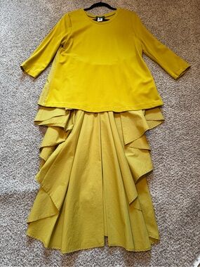 Gracia Women’s Hi Low Shirt with Long Pleated Train Size Large